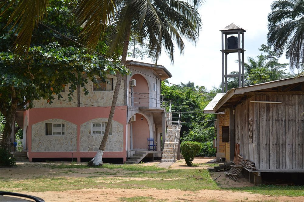 Hotel Tara Plage Kribi Exteriör bild